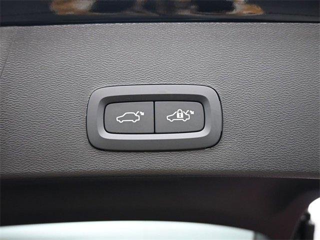 New 2026 Volvo XC40 B4 Plus w/ Protection Package Premier image 31