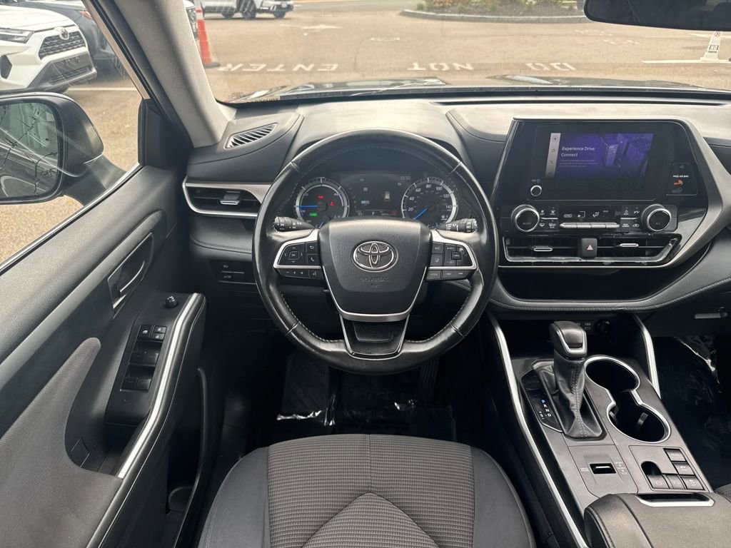 Used 2024 Toyota Highlander LE image 14
