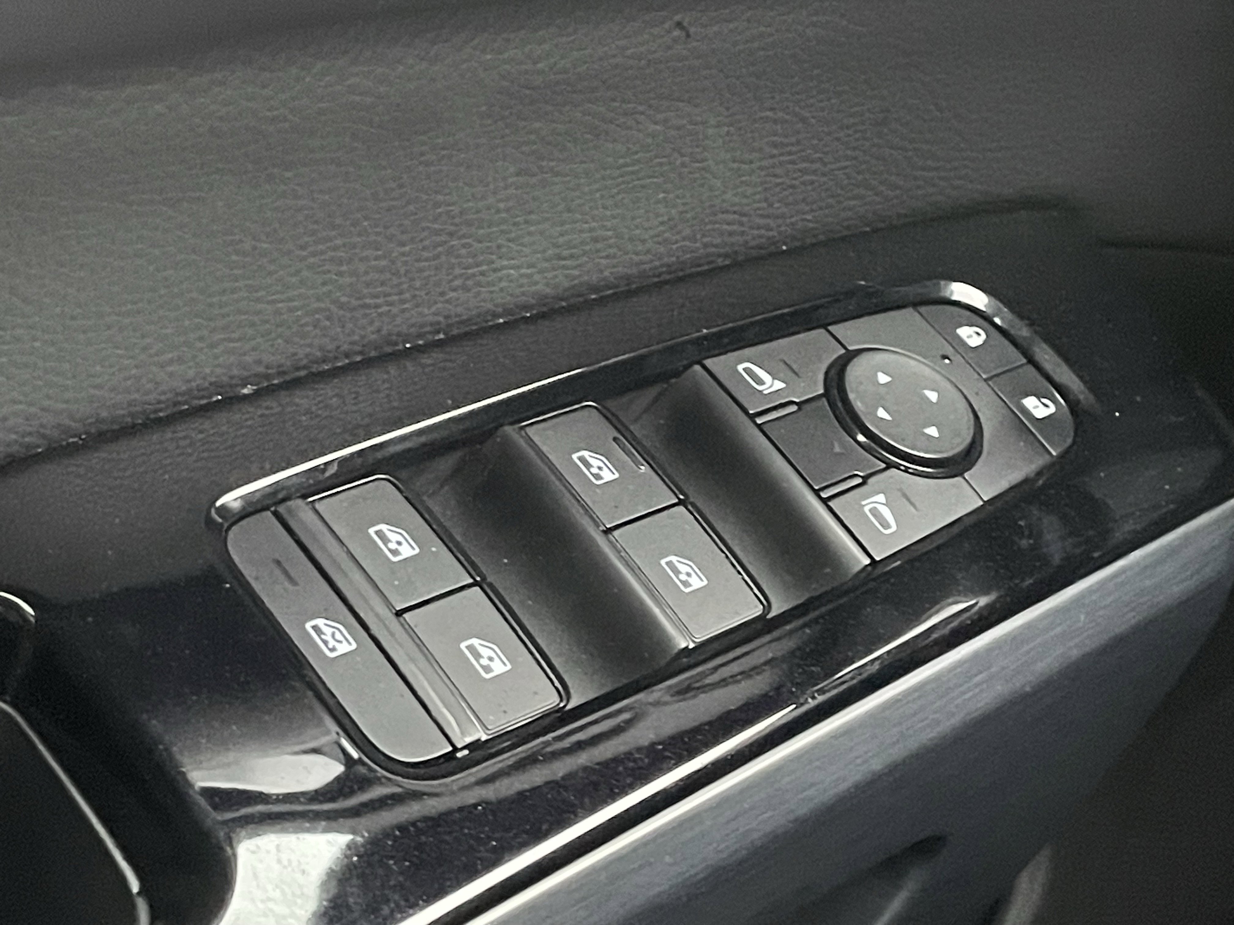 Used 2024 Nissan Pathfinder SL w/ SL Premium Package image 17