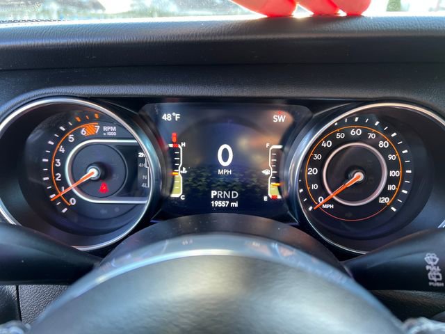Used 2022 Jeep Wrangler Unlimited Sahara AWD/4WD image 21
