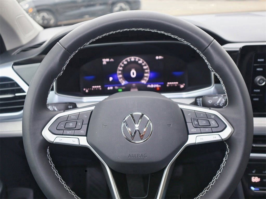 New 2026 Volkswagen Taos SE image 20