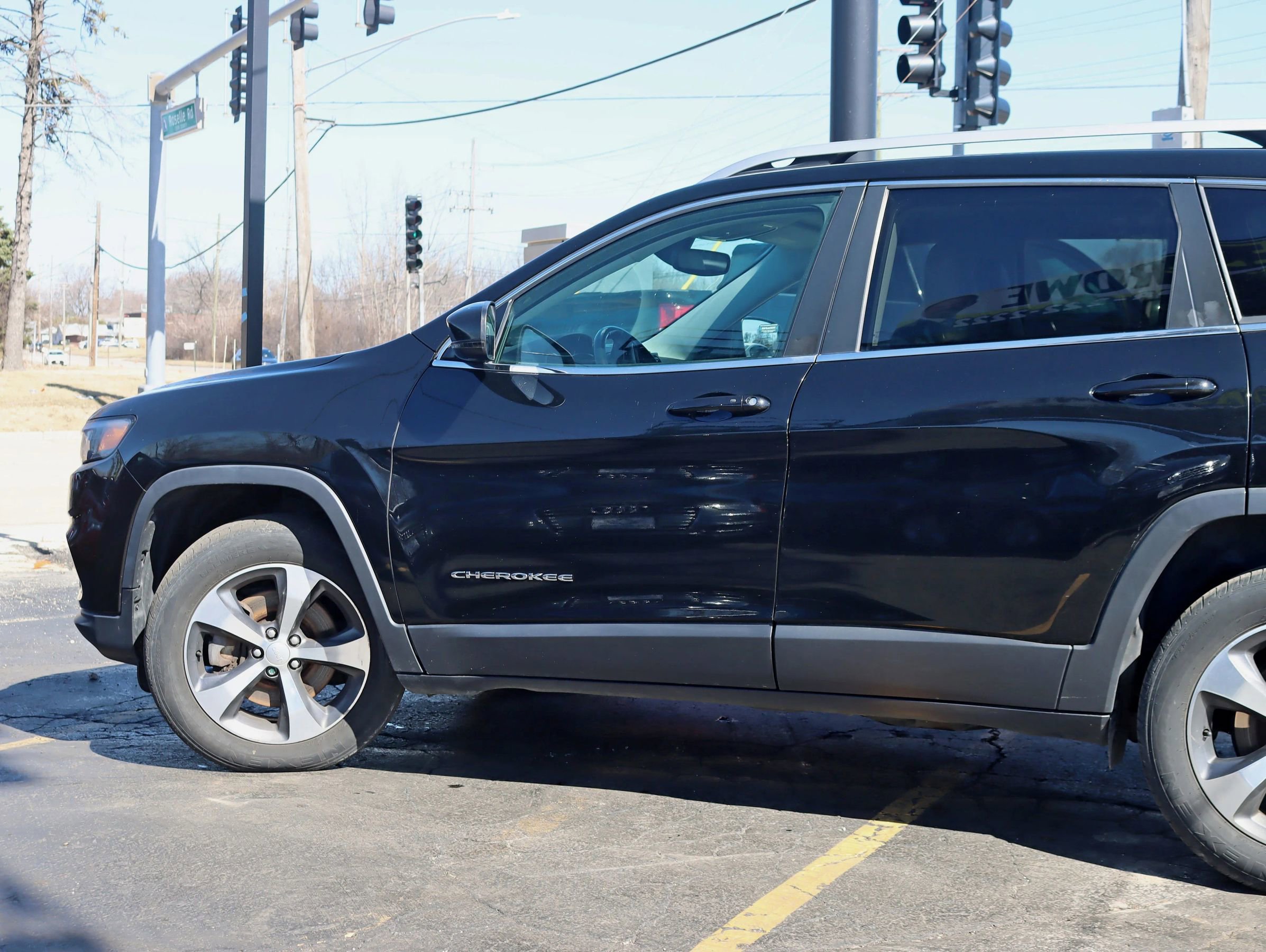 Used 2019 Jeep Cherokee Limited image 13