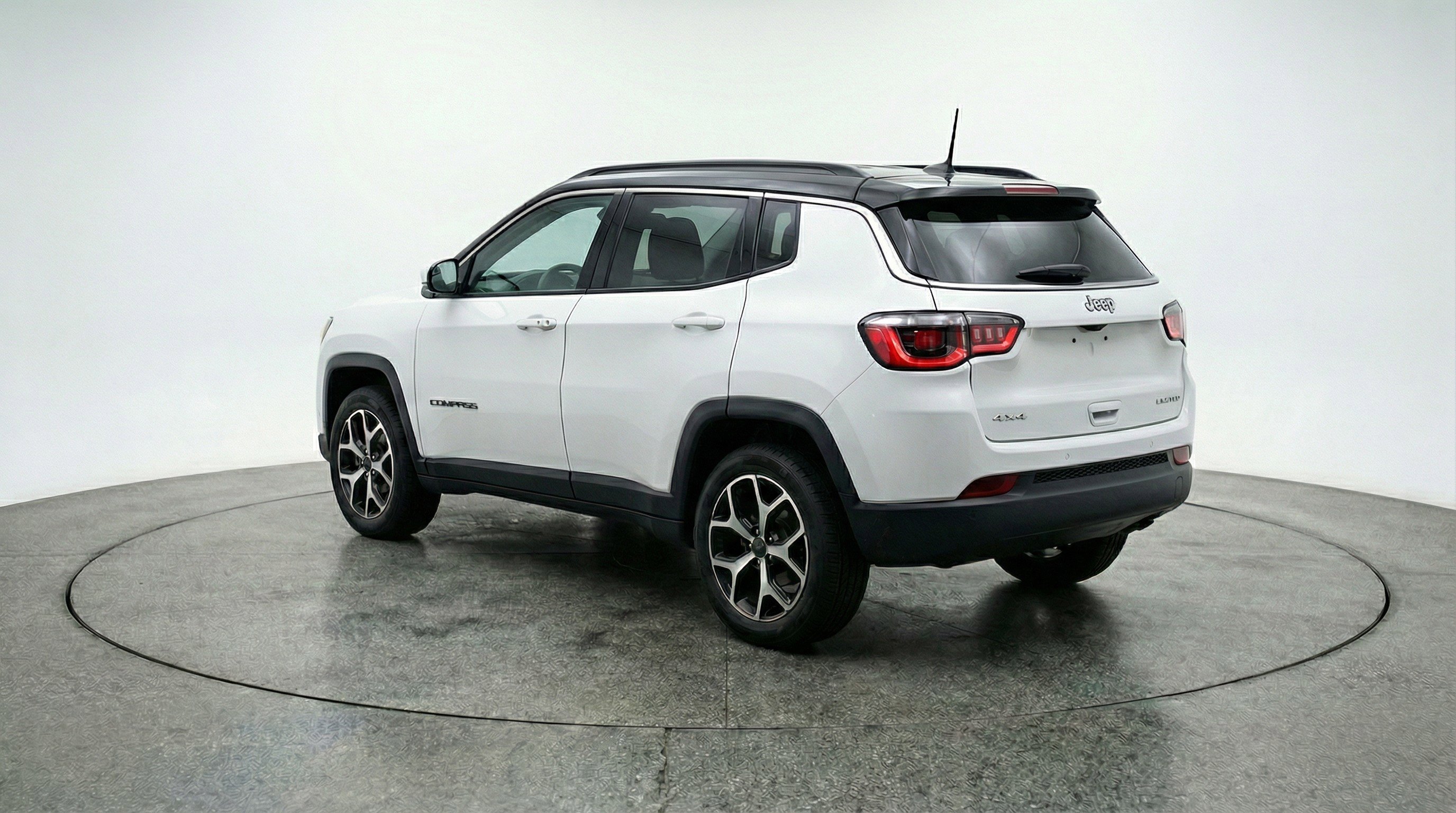 Used 2025 Jeep Compass Limited image 6