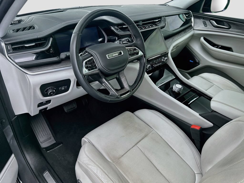 Used 2022 Jeep Grand Cherokee Overland w/ Adv Protech Group III RWD image 9