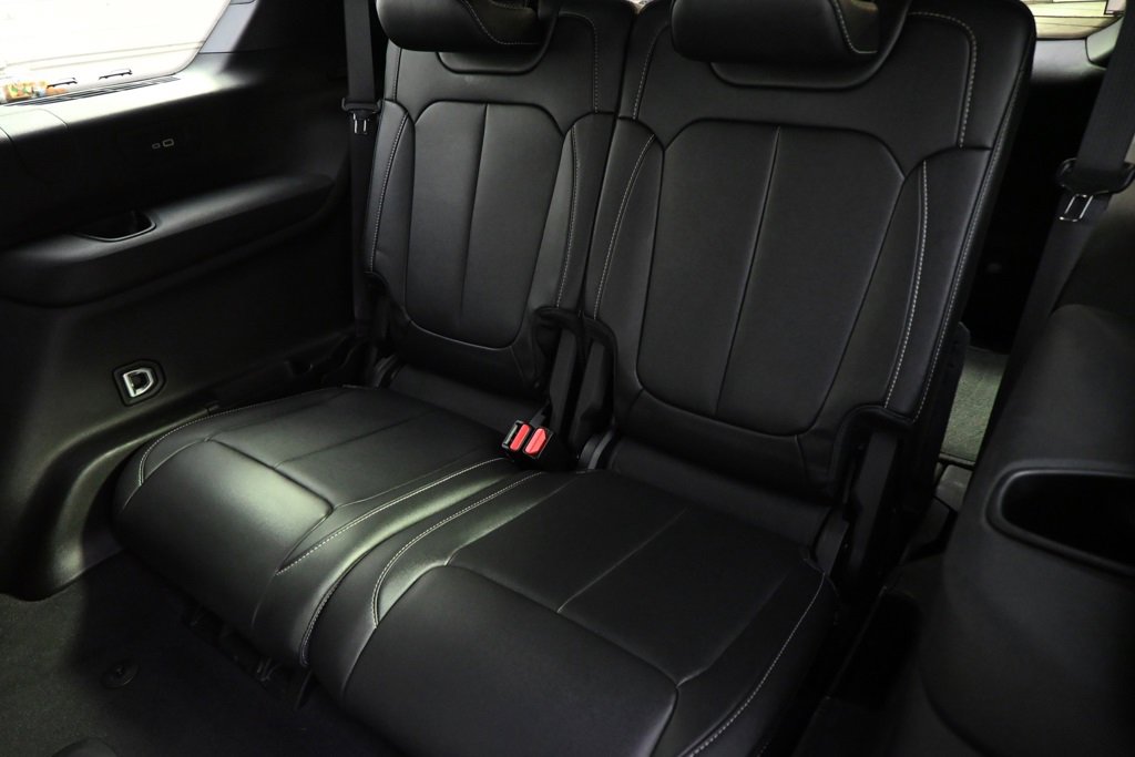 Used 2024 Jeep Grand Cherokee L Limited image 22