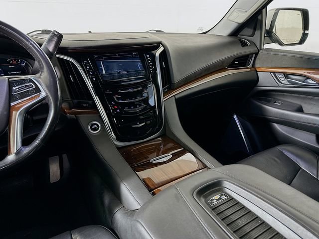 Used 2019 Cadillac Escalade ESV Premium Luxury image 25