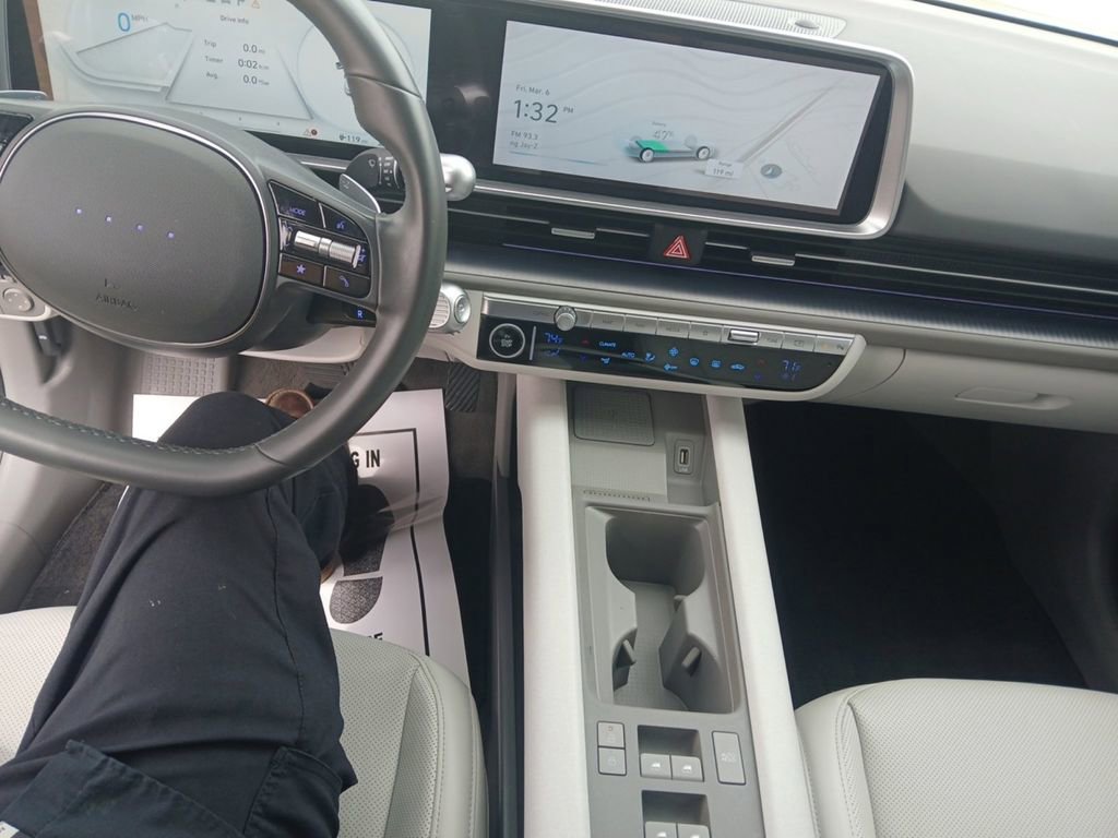 Used 2025 Hyundai Ioniq 6 SEL image 12