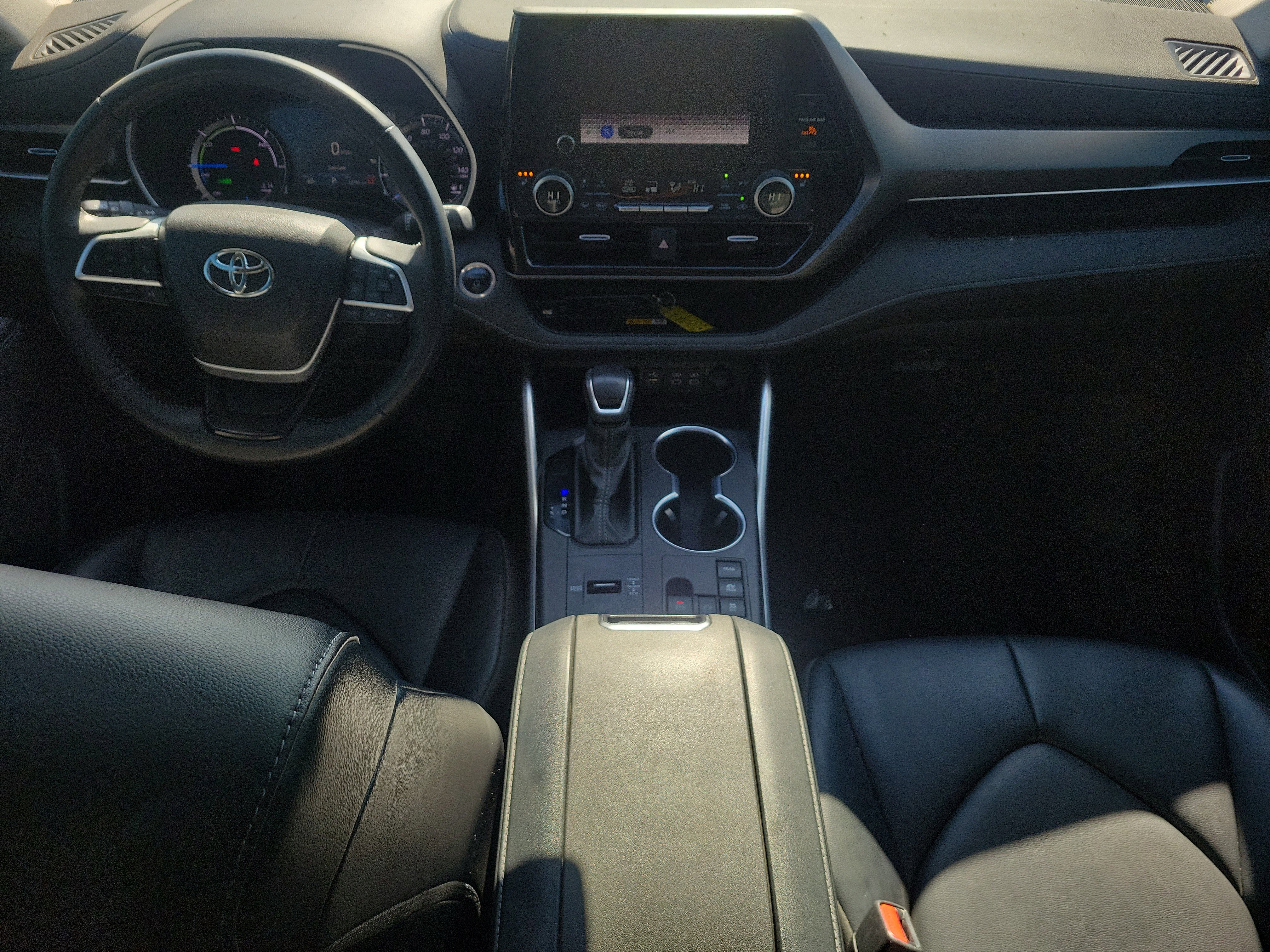 Used 2024 Toyota Highlander XLE image 14