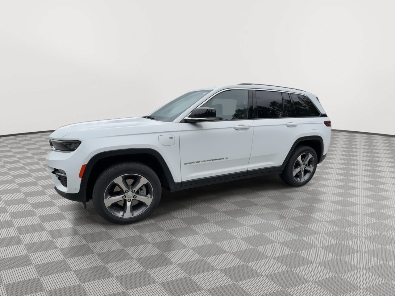 Used 2022 Jeep Grand Cherokee Limited 4xe w/ Luxury Tech Group II AWD/4WD image 4