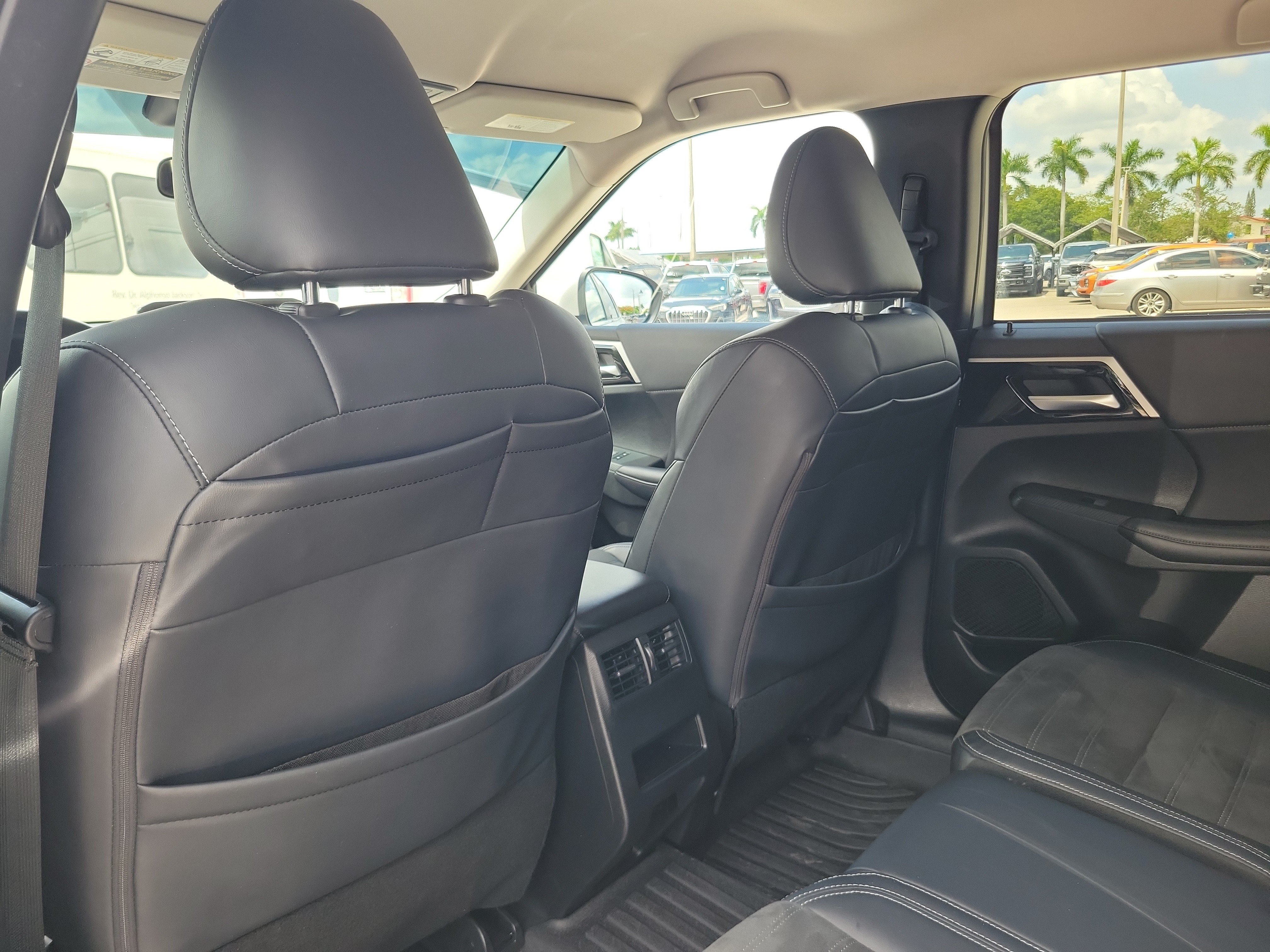 Used 2024 Mitsubishi Outlander SE FWD image 16