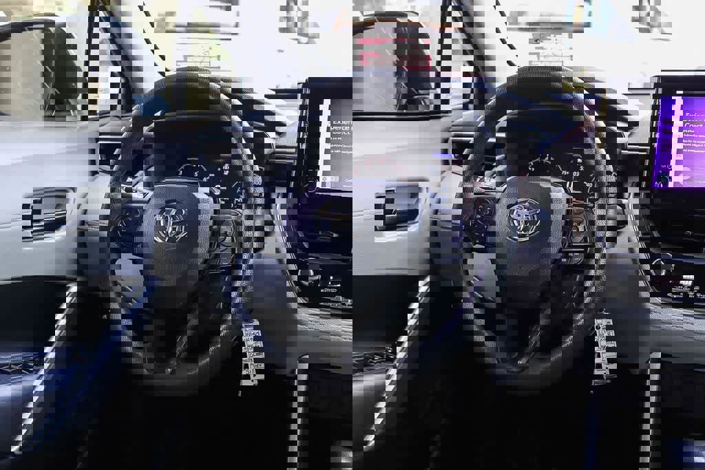 Used 2023 Toyota Corolla Cross L image 14