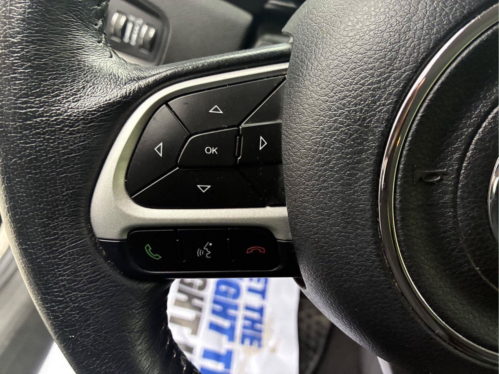 Used 2023 Jeep Renegade Latitude w/ Premium Group AWD/4WD image 19