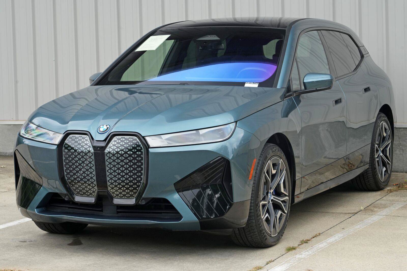 Used 2022 BMW iX xDrive50 w/ Sport Package AWD/4WD image 48