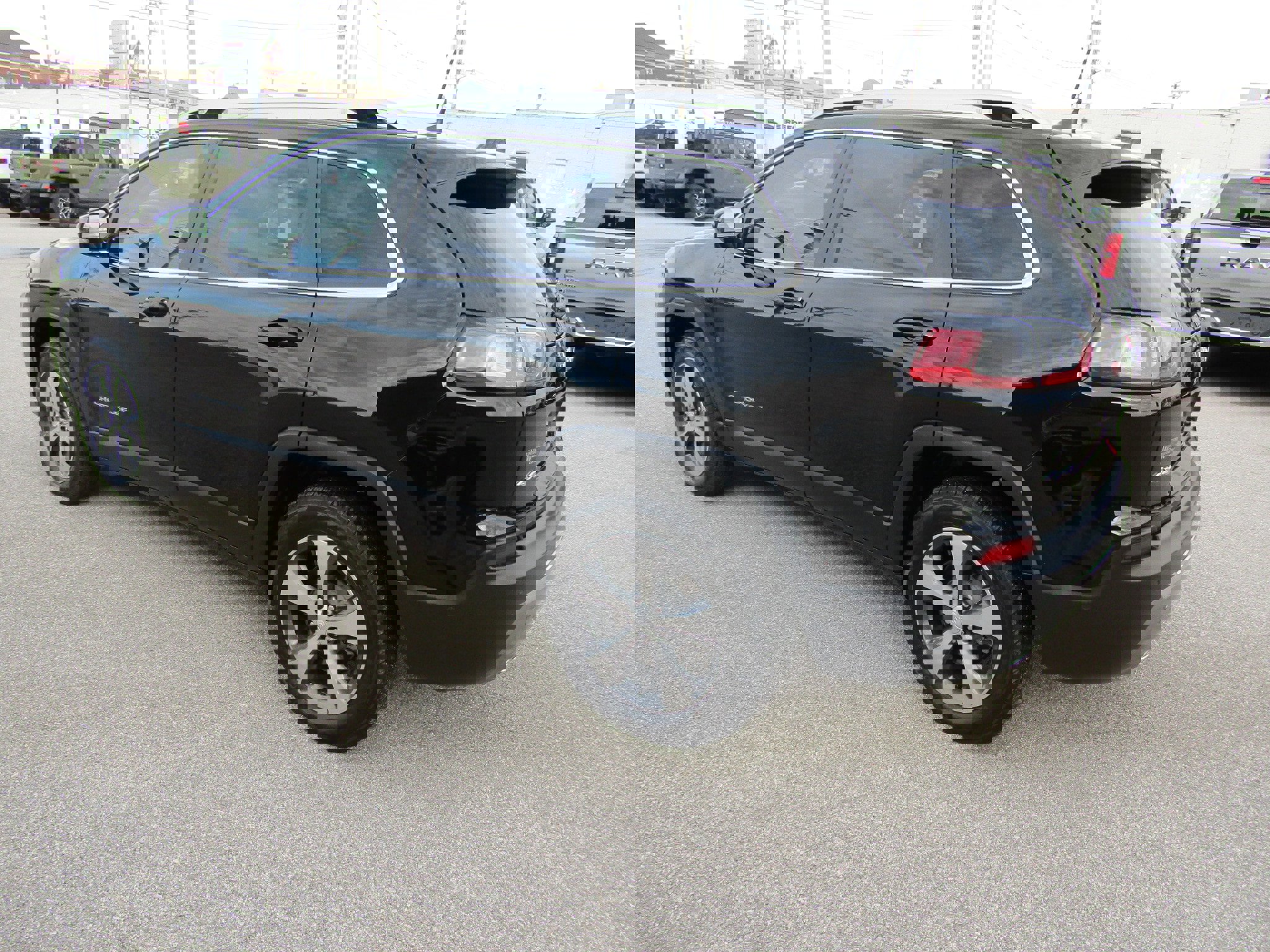 Used 2019 Jeep Cherokee Limited w/ Luxury Group image 5