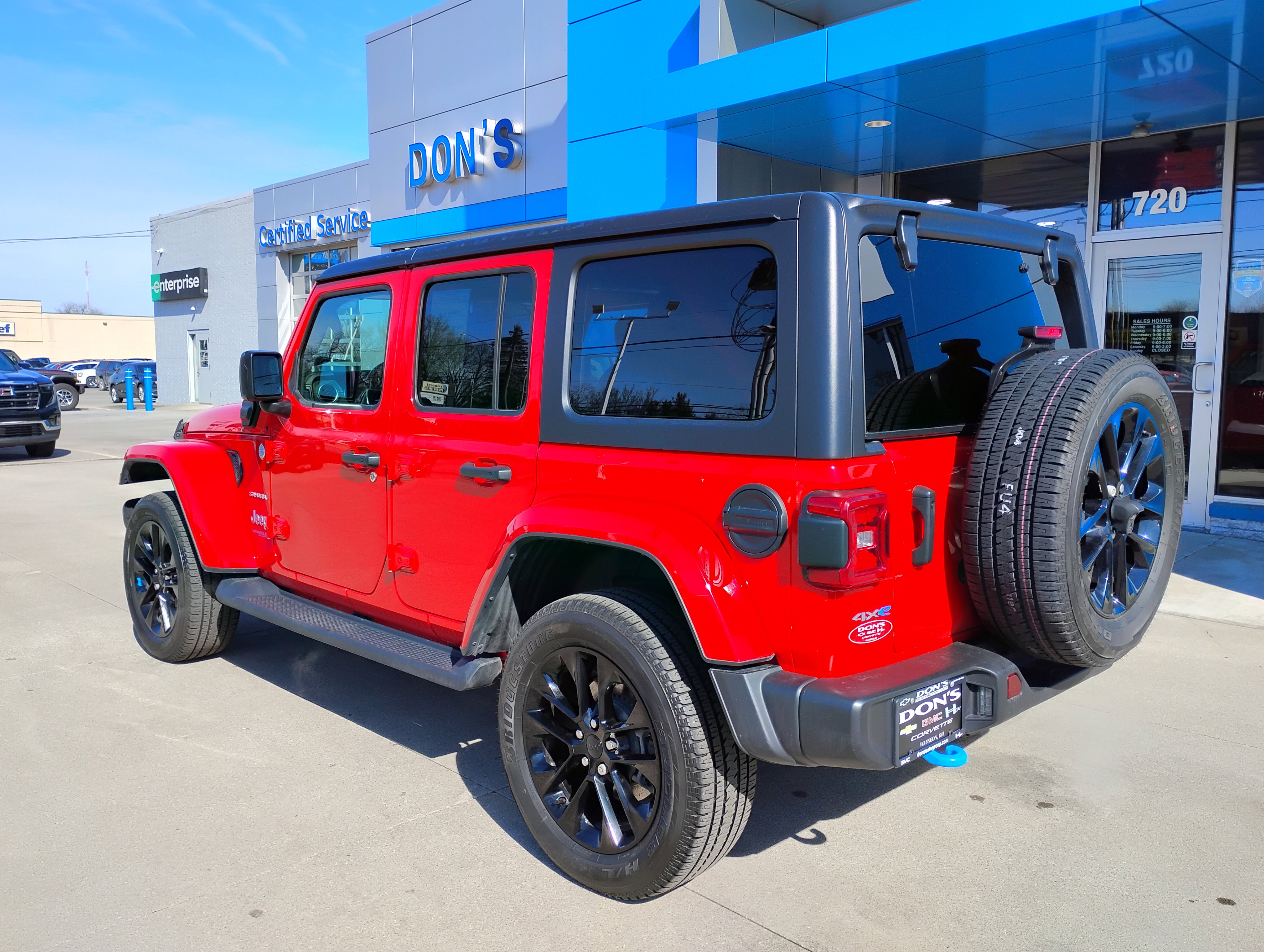 Used 2022 Jeep Wrangler Unlimited Sahara w/ Cold Weather Group image 2