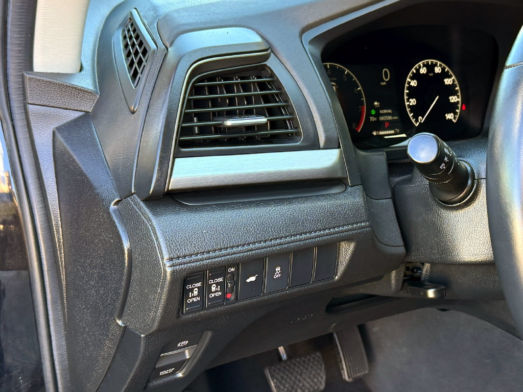 Used 2025 Honda Odyssey EX-L image 17