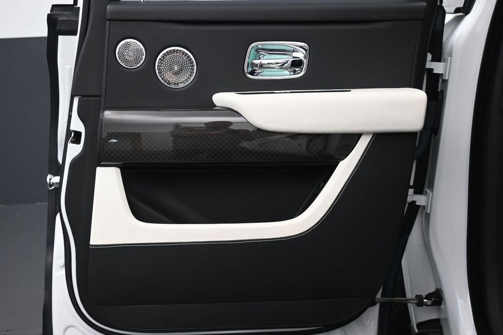 Used 2021 Rolls-Royce Cullinan Black Badge AWD/4WD image 28
