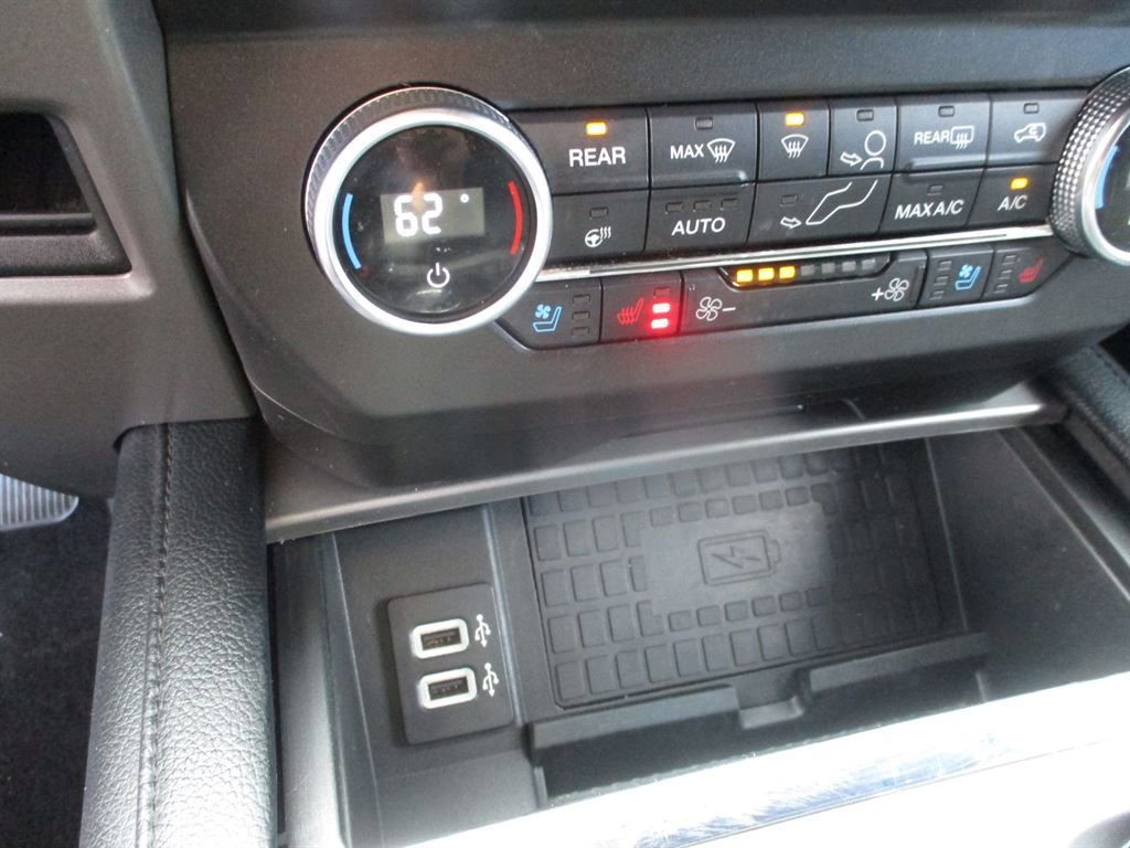 Used 2018 Ford Expedition XLT w/ Equipment Group 202A RWD image 16