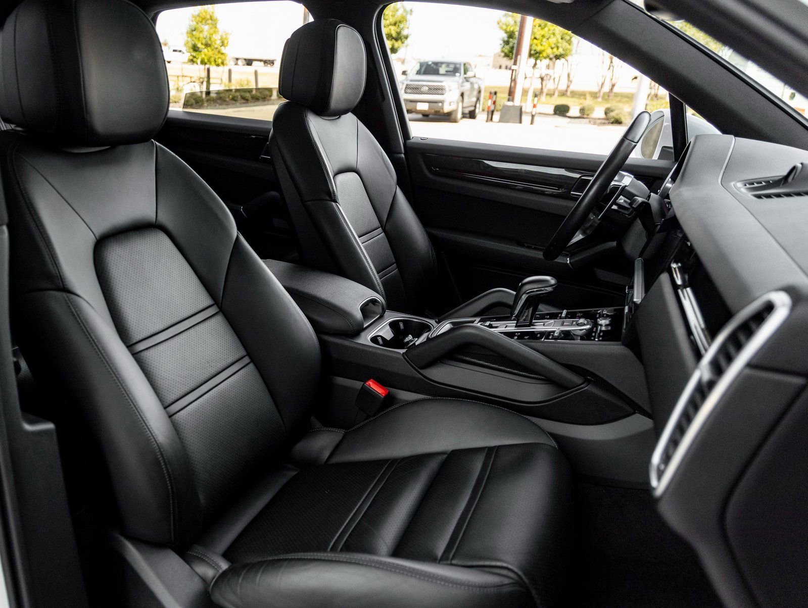 Used 2023 Porsche Cayenne image 44