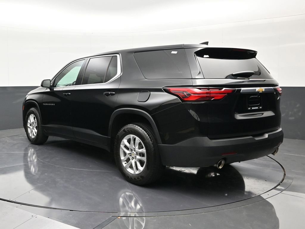Used 2023 Chevrolet Traverse LS FWD image 3