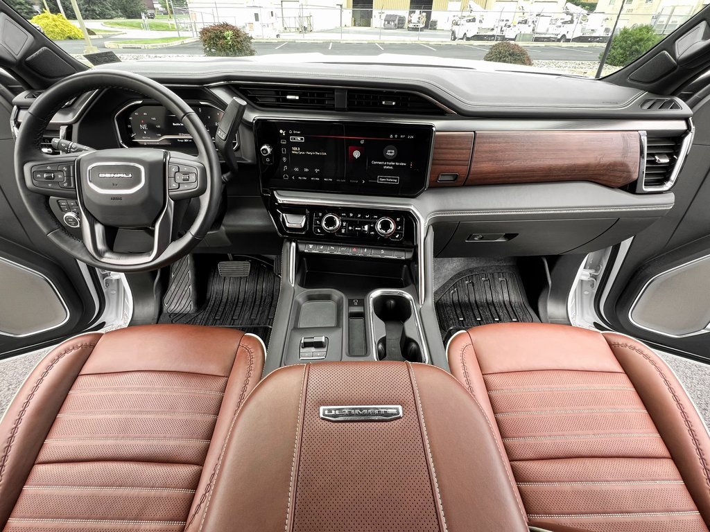 Used 2025 GMC Sierra 3500 Denali Ultimate image 4