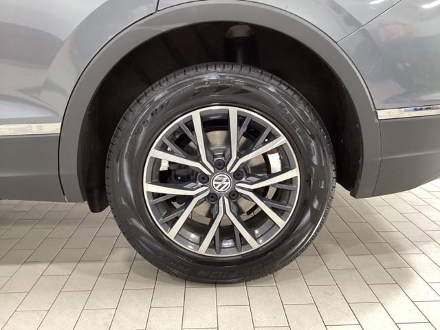 Used 2020 Volkswagen Tiguan SE w/ Panoramic Sunroof Package AWD/4WD image 23