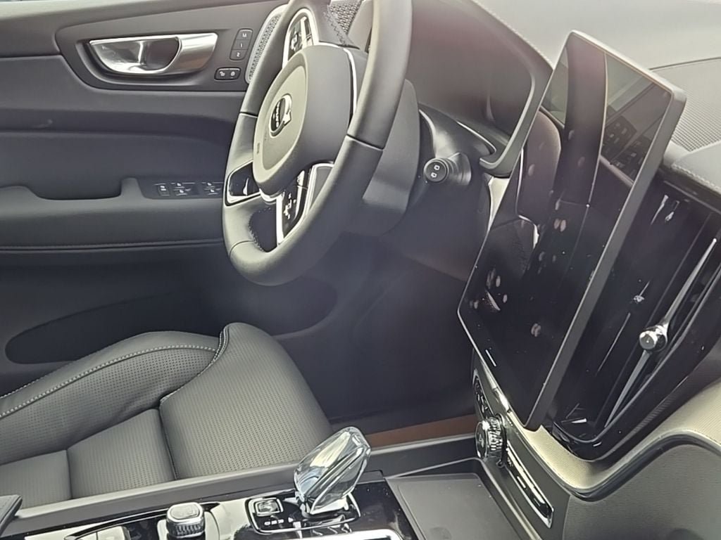 New 2026 Volvo XC60 B5 Ultra w/ Protection Package Premier AWD/4WD image 9