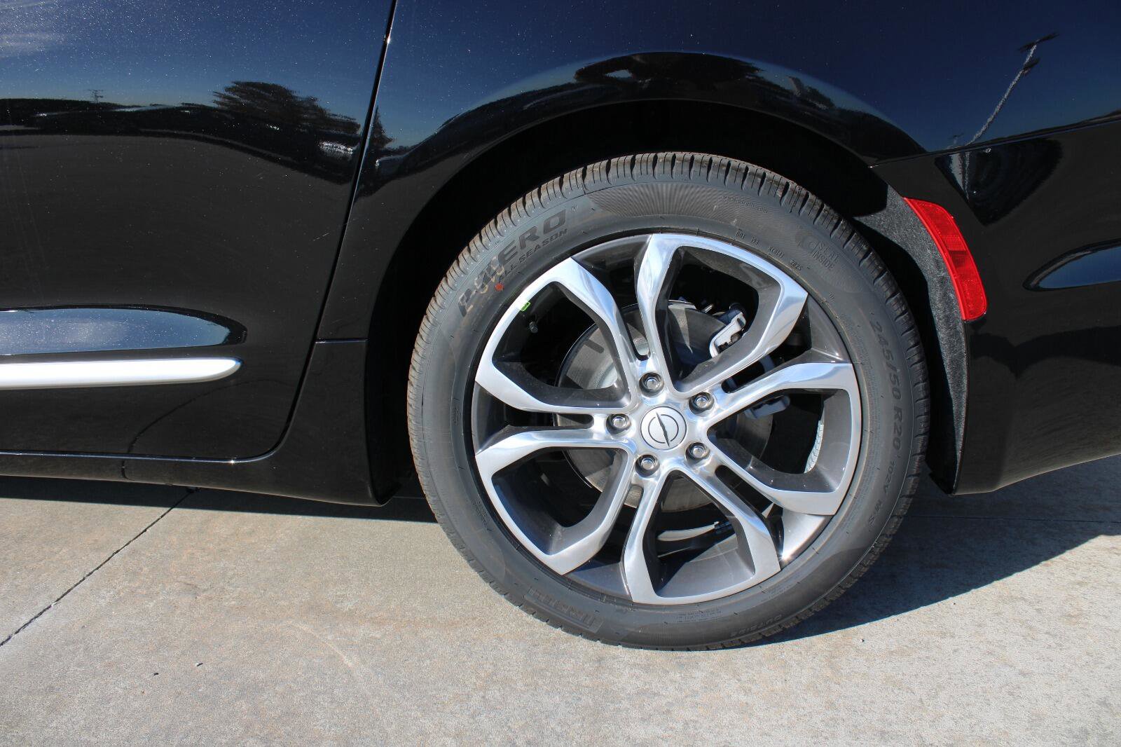 New 2026 Chrysler Pacifica Pinnacle image 10
