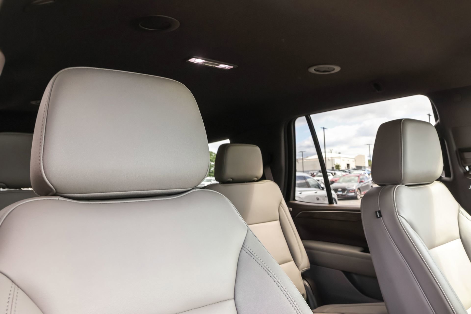 Used 2022 Chevrolet Tahoe LT w/ Luxury Package AWD/4WD image 44