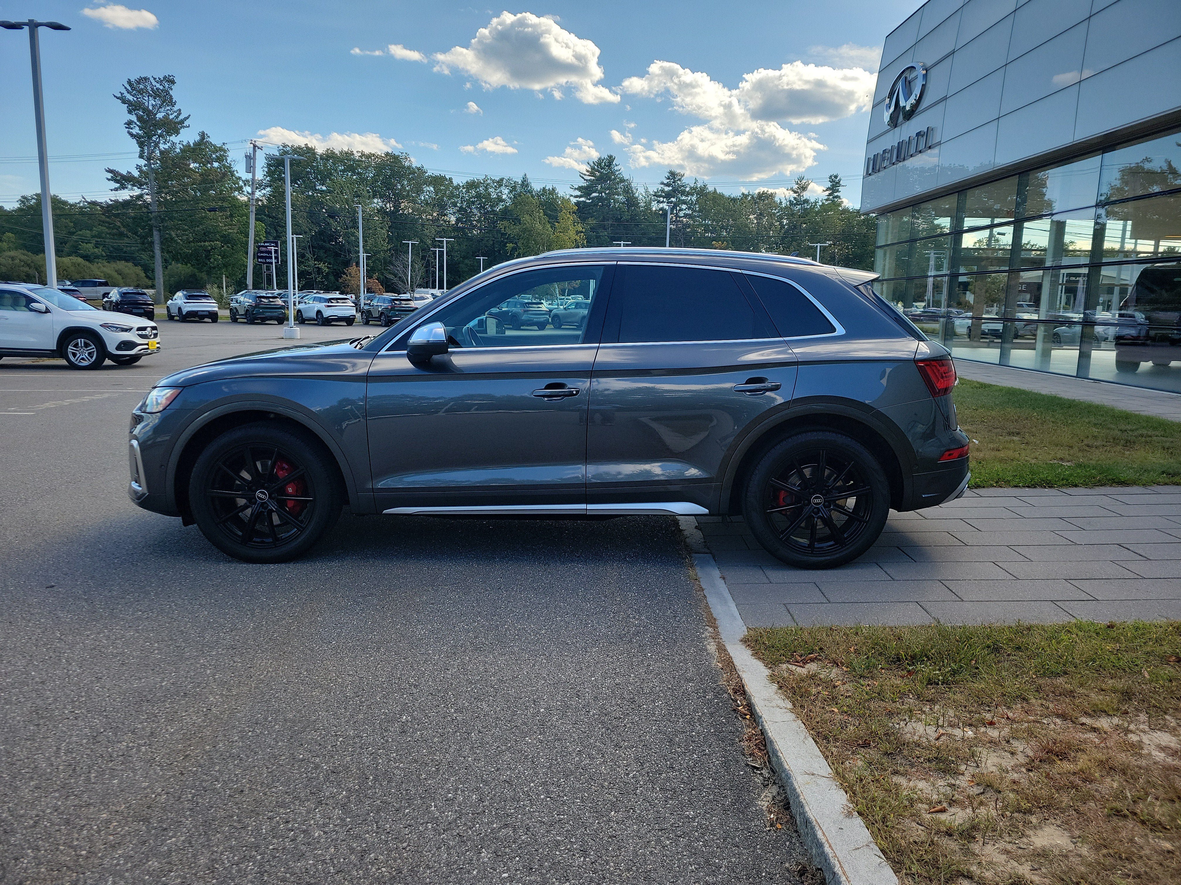 Used 2023 Audi SQ5 Prestige AWD/4WD image 2