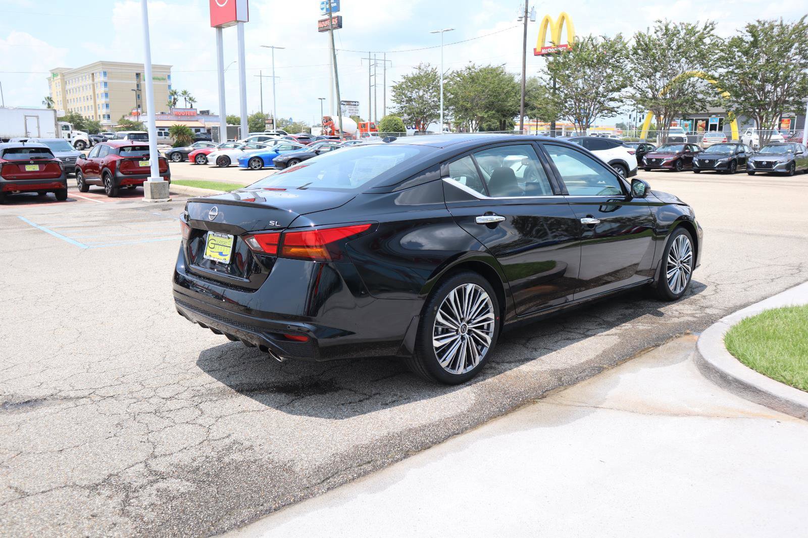Used 2025 Nissan Altima 2.5 SL FWD image 10