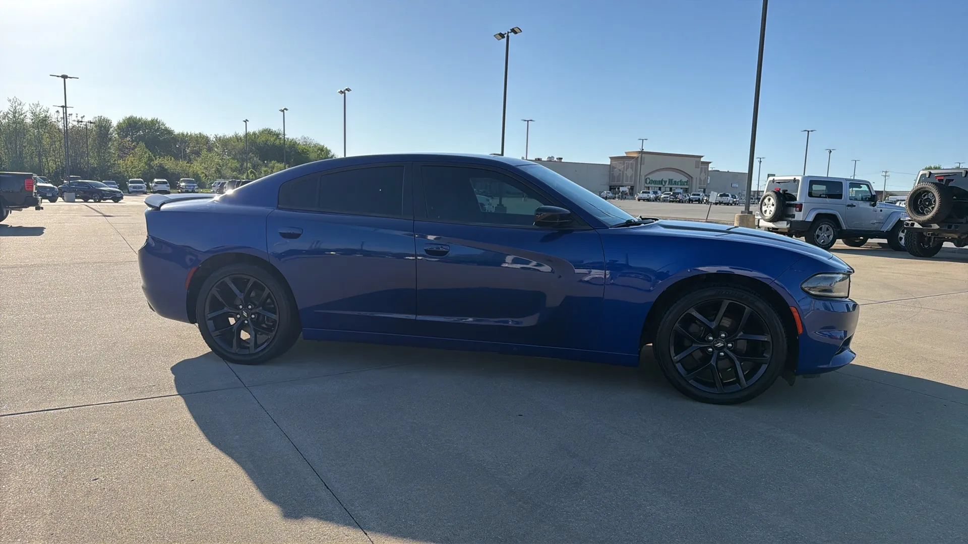 Used 2019 Dodge Charger SXT w/ Blacktop Package RWD image 25