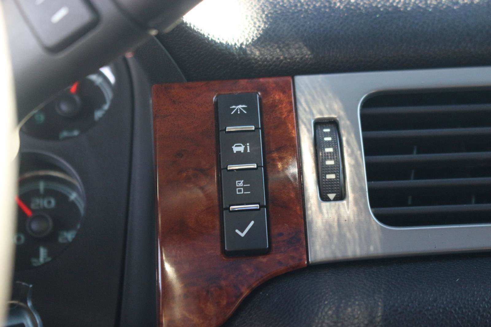 Used 2012 Chevrolet Suburban LTZ image 31