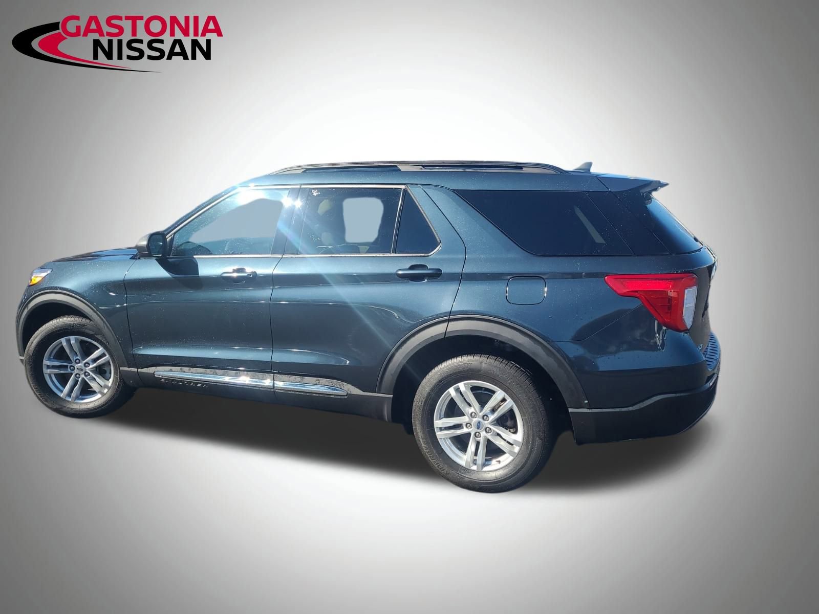 Used 2022 Ford Explorer XLT w/ Equipment Group 202A image 9