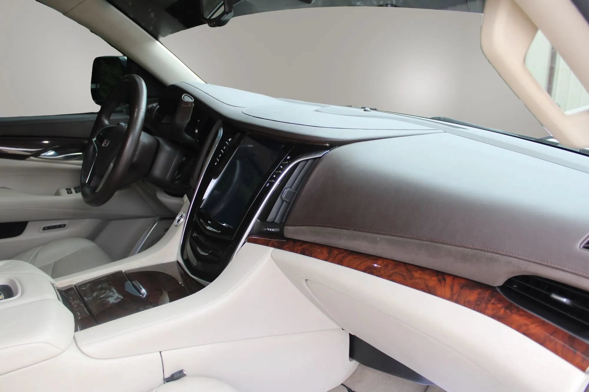 Used 2016 Cadillac Escalade Premium AWD/4WD image 23