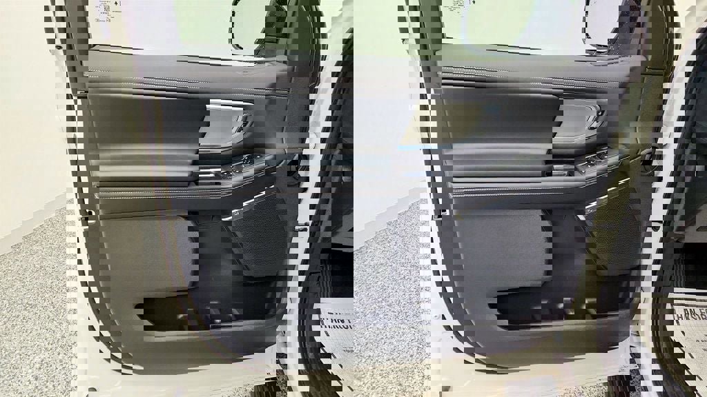 Used 2025 Ford Expedition Max Platinum image 11