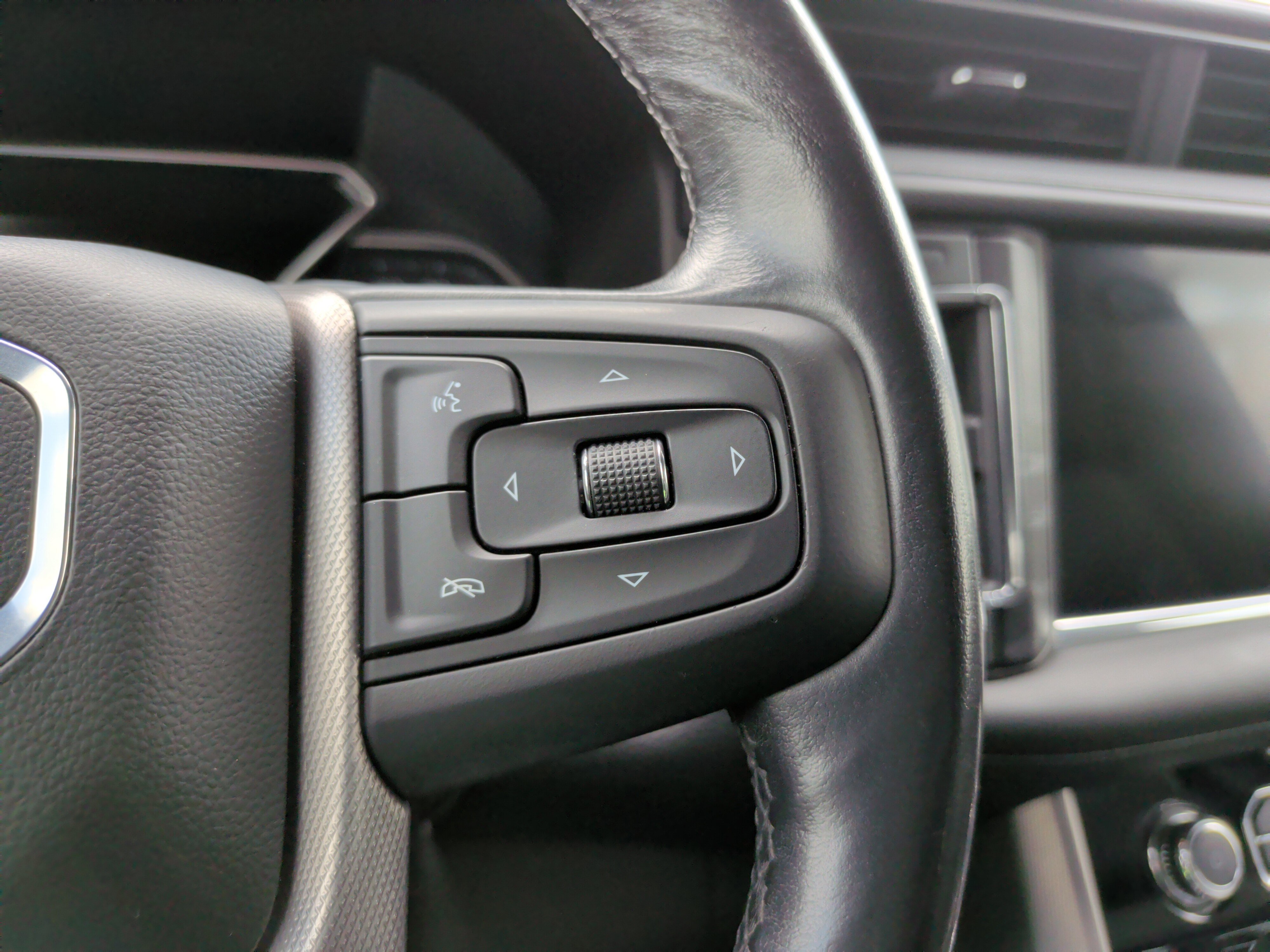 Used 2021 GMC Yukon Denali w/ Denali Premium Package image 24