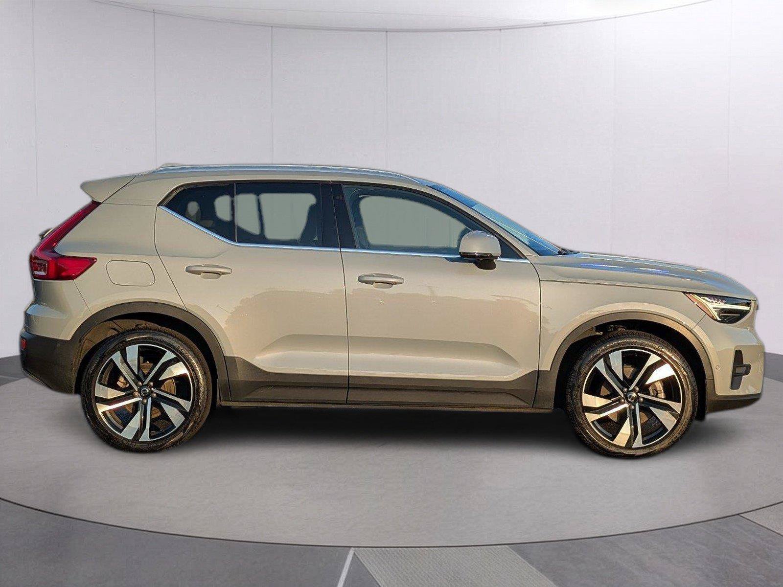 Used 2024 Volvo XC40 B5 Plus w/ Protection Package Premier AWD/4WD image 8