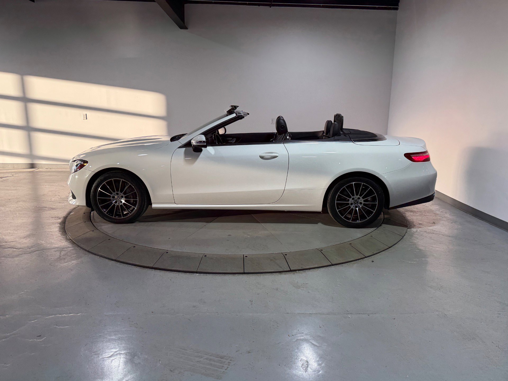 Used 2018 Mercedes-Benz E 400 4MATIC Cabriolet image 7
