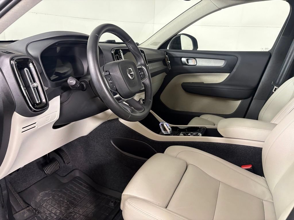 Used 2026 Volvo XC40 B5 Plus AWD/4WD image 22