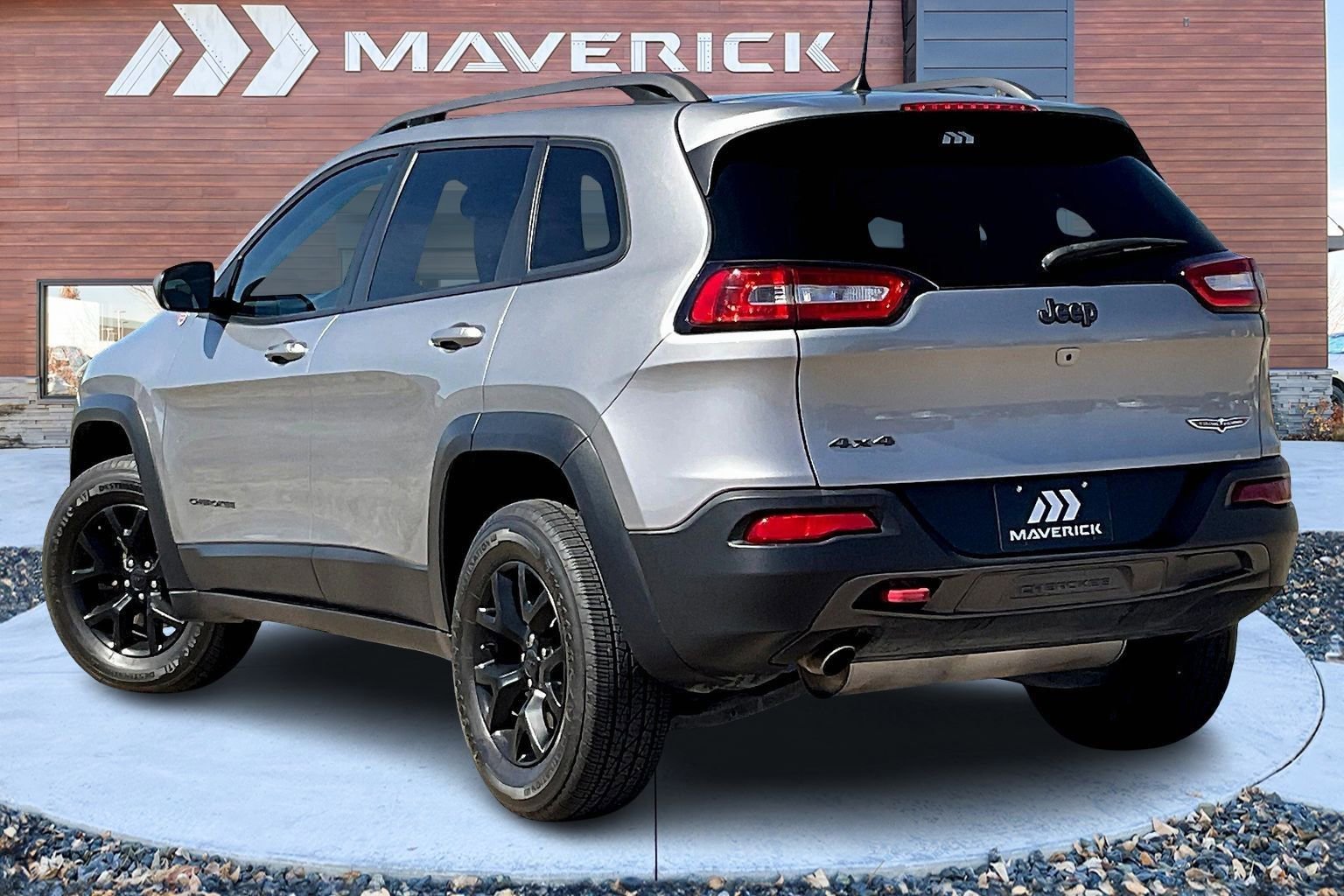 Used 2016 Jeep Cherokee Trailhawk image 4