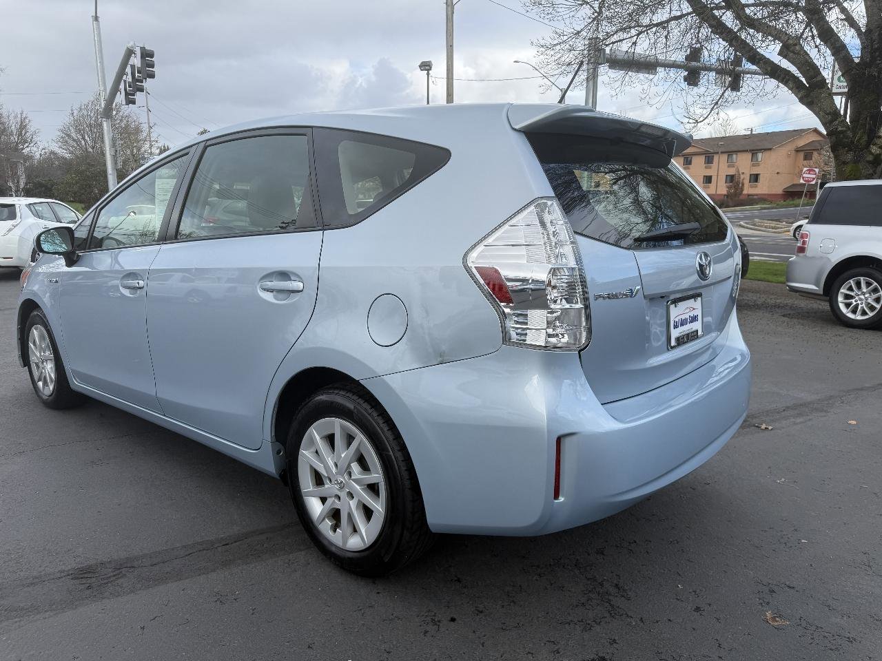 Used 2014 Toyota Prius V Two image 11