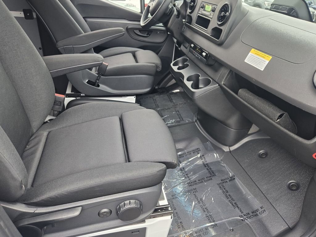 Used 2025 Mercedes-Benz Sprinter 2500 image 16
