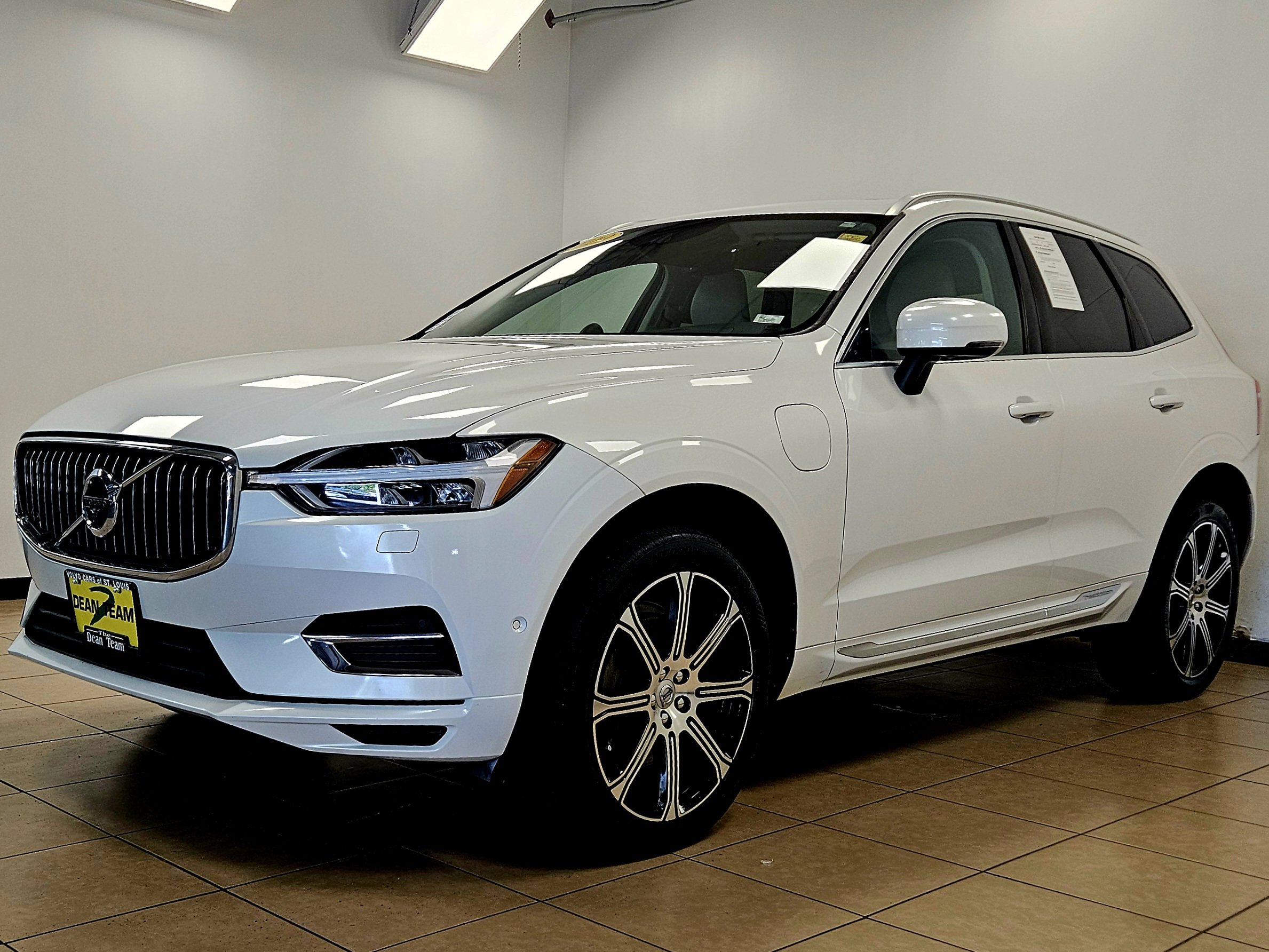 Used 2019 Volvo XC60 T8 Inscription w/ Advanced Package AWD/4WD image 2