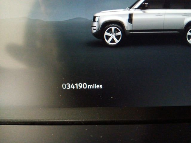 Used 2024 Land Rover Defender 110 S image 16