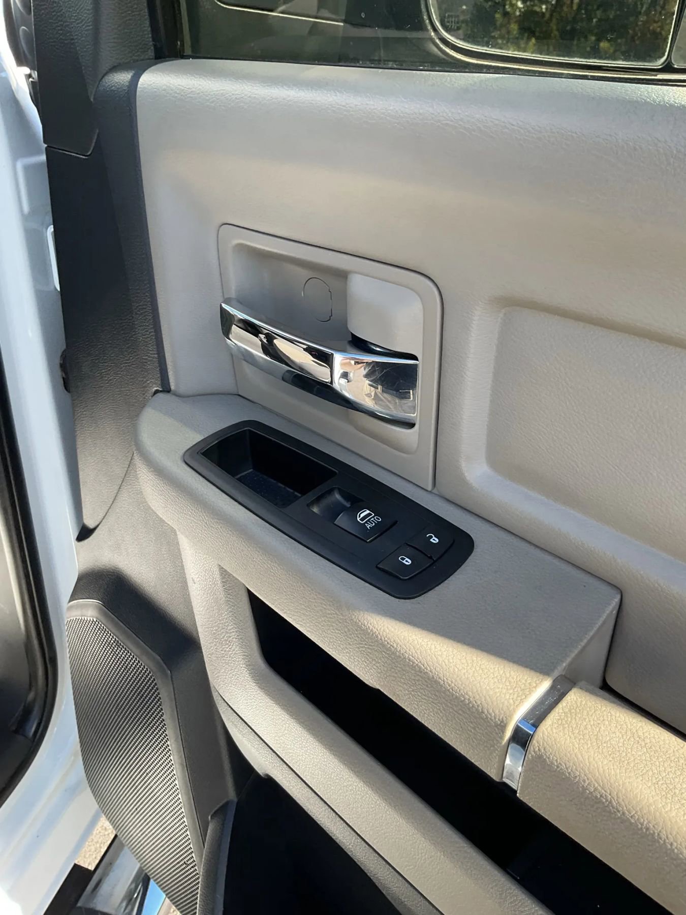 Used 2010 Dodge Ram 2500 Truck SLT image 36