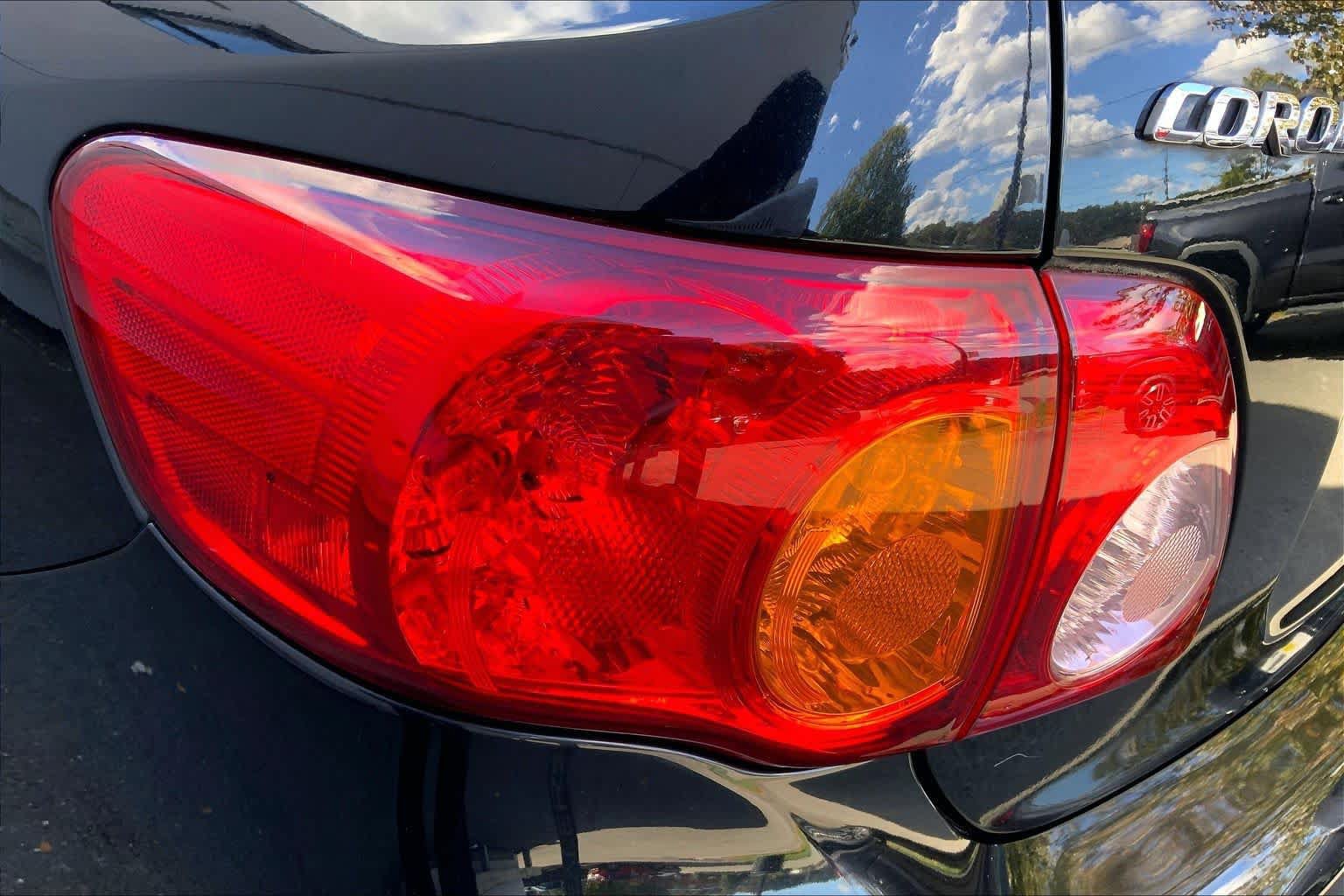 Used 2010 Toyota Corolla LE w/ All Weather Guard Pkg FWD image 27