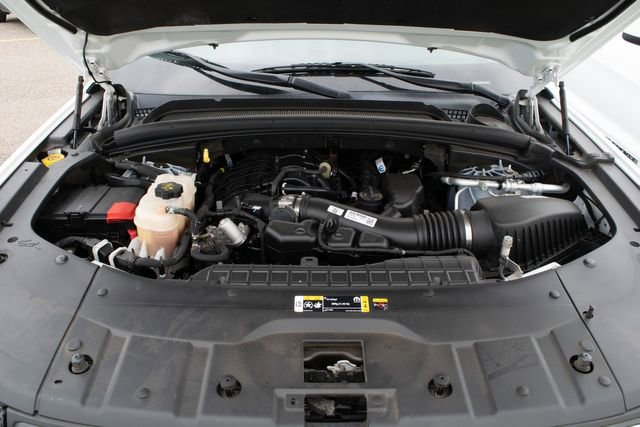 Used 2023 Jeep Grand Cherokee Laredo AWD/4WD image 12