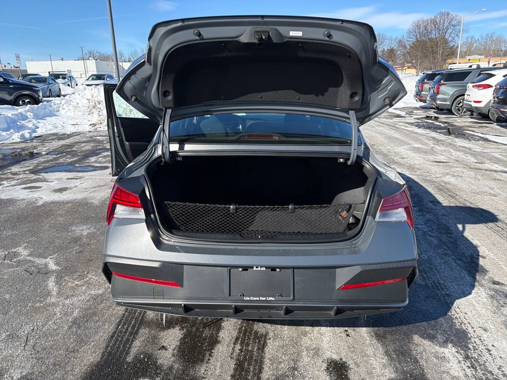 Certified 2025 Hyundai Elantra SEL image 25