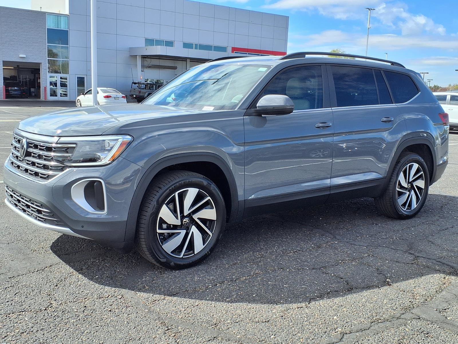 New 2026 Volkswagen Atlas SE image 2